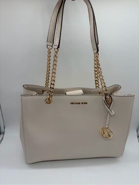 Michael Kors Cream bag with Gold Chain Straps